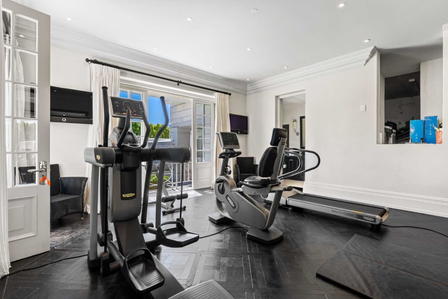 7 Bedroom Property for Sale in Fresnaye Western Cape